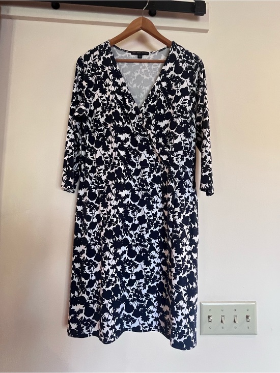 Brooks Brothers Dresses & Skirts - Brooks Brothers Navy and White Floral 
Faux Wrap Midi Dress
